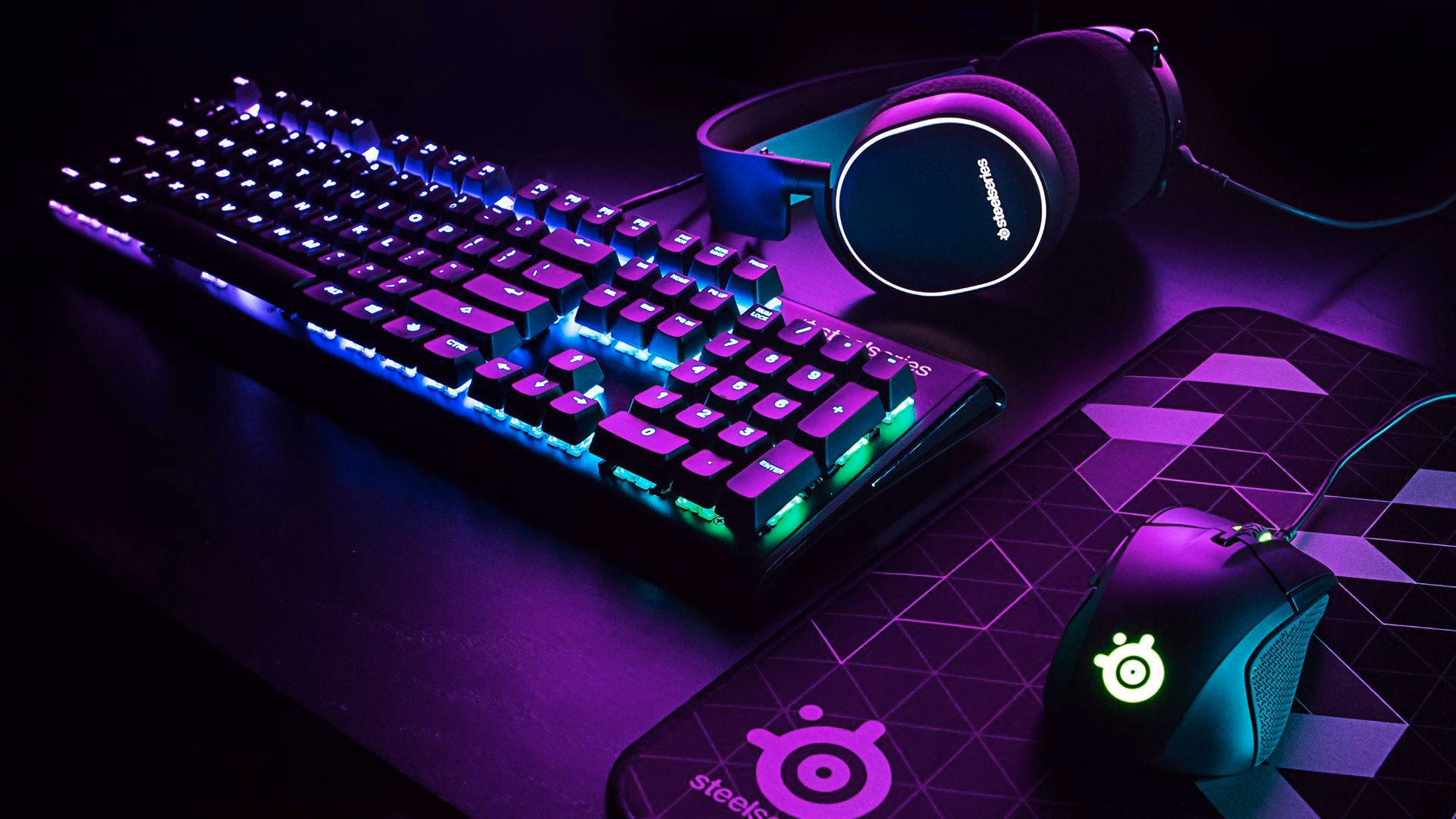 How many high resolution gaming wallpapers are there?