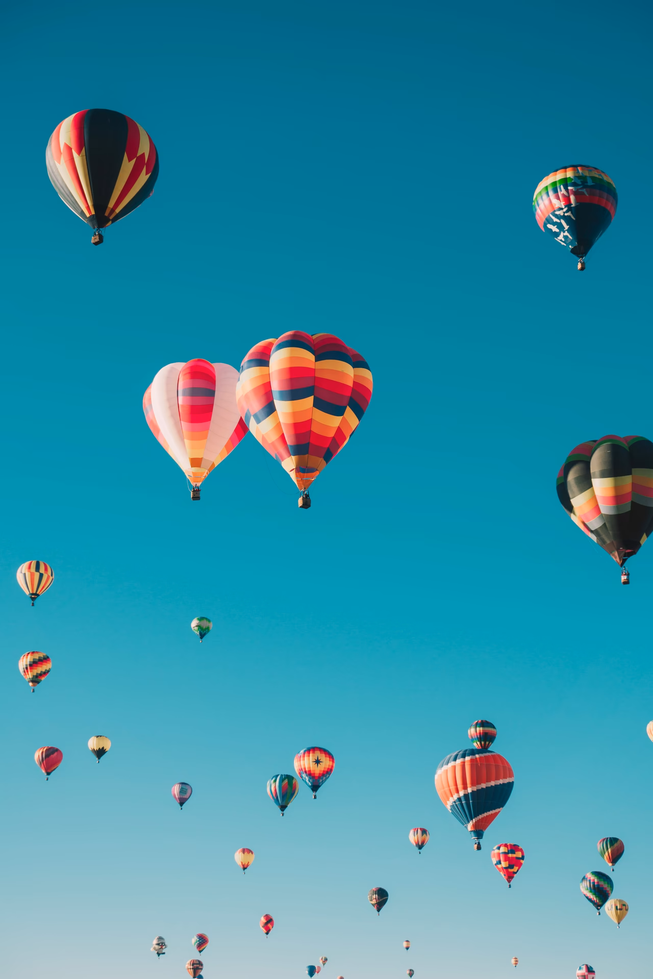 How do I change the WhatsApp background wallpaper?