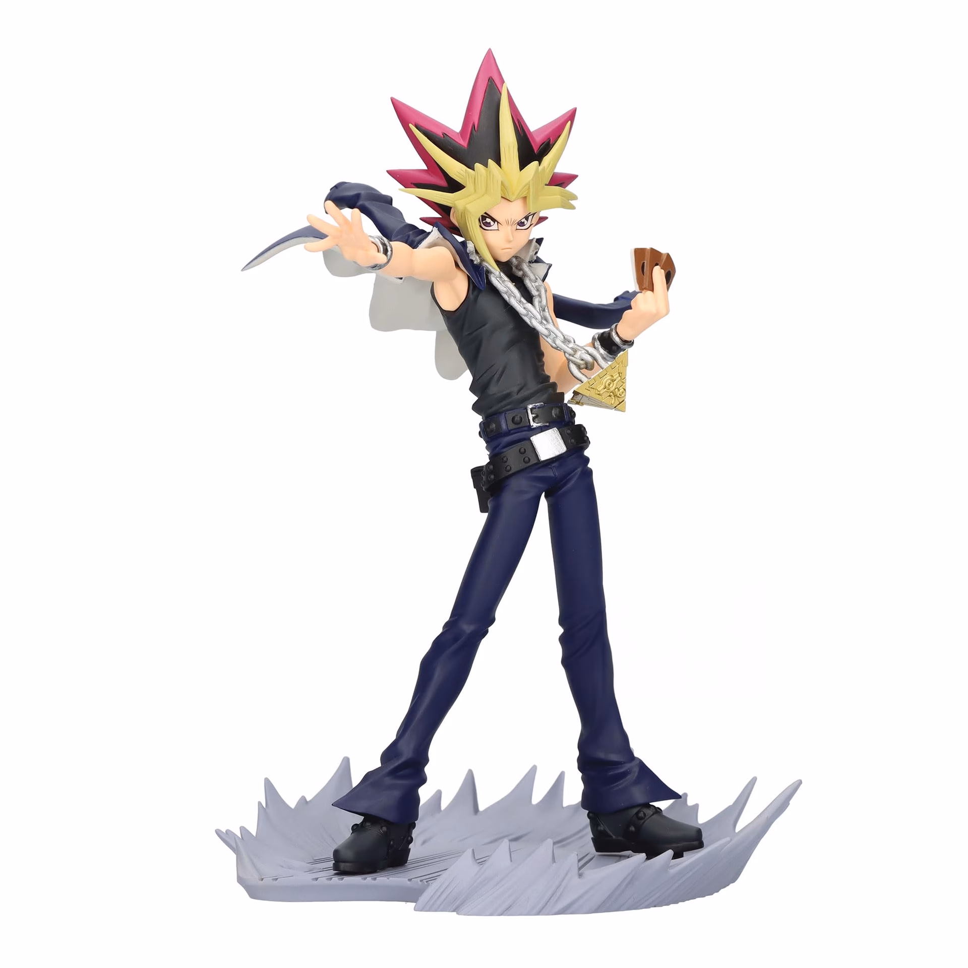 ¿Cuál es la vestimenta de Yami Yugi?